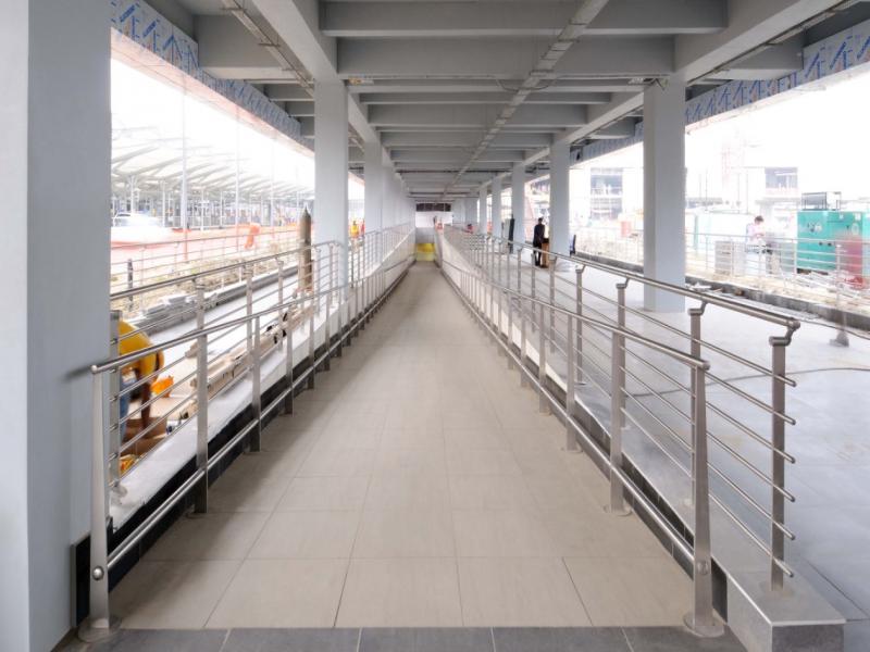 This unique system has midrails passing through uprights solid balustrade making it very strong & economical, Highly recomended for high public traffic area. 